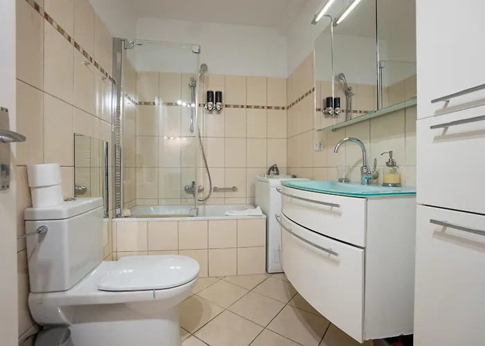 With A Private Terrace Located Right Near Belvedere Castle, 15 Minutes Away From Stephansdom