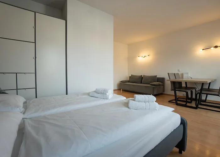 With A Private Terrace Located Right Near Belvedere Castle, 15 Minutes Away From Stephansdom * Vienna