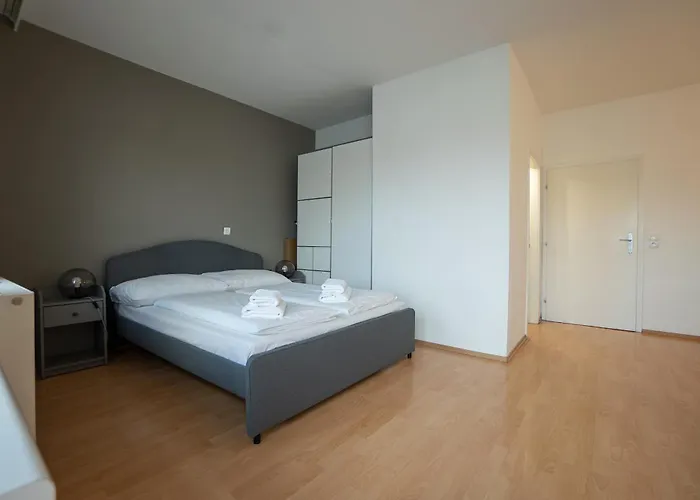 With A Private Terrace Located Right Near Belvedere Castle, 15 Minutes Away From Stephansdom Appartamento